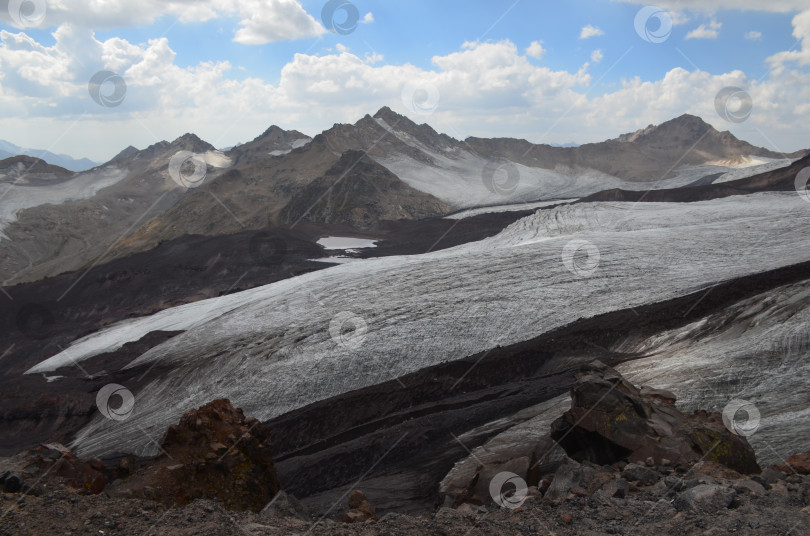 Скачать Вид на горы Кавказа в районе Эльбруса фотосток Ozero