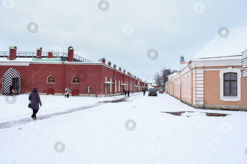 Скачать Люди в Петропавловской крепости. фотосток Ozero