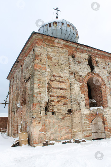 Скачать Древняя монастырская церковь. фотосток Ozero