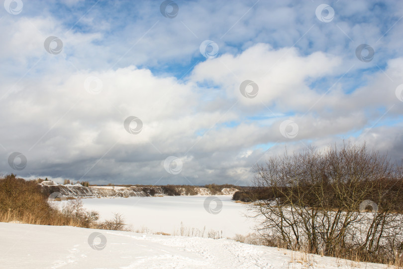 Скачать Зимний берег реки Волхов. фотосток Ozero