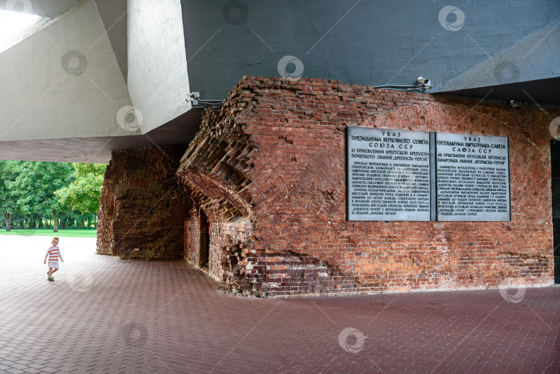 Скачать Беларусь, Брест, август 2023 года: Руины Брестской крепости фотосток Ozero