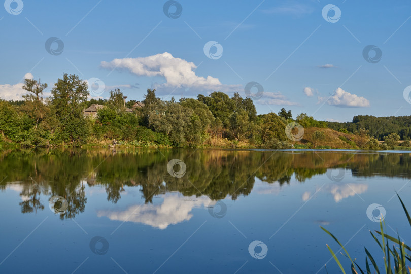 Скачать Рыбалка на озере. Отражение в воде. База отдыха фотосток Ozero