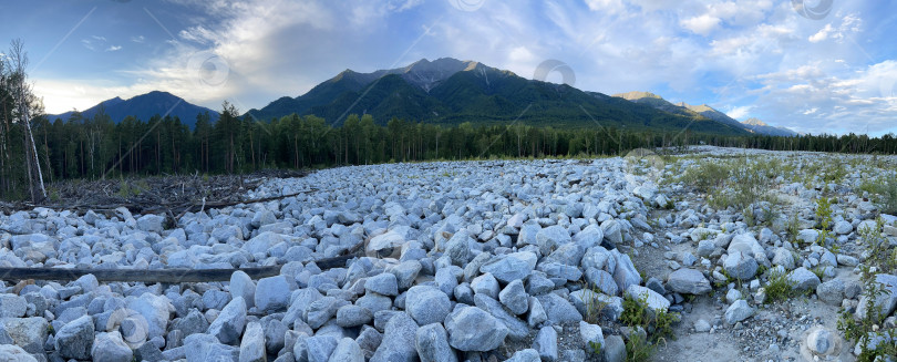 Скачать Каменная река на месте схода селя, Саяны, Россия фотосток Ozero