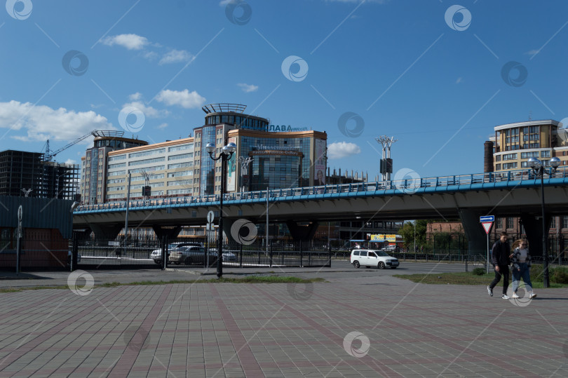 Скачать Мост 60 лет Победы(метромост), Бизнес-Центр Миллениум, Кинотеатр Слава на улице Фрунзе. фотосток Ozero