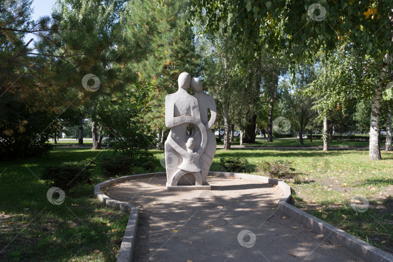 Скачать Скульптура Семья, сквер имени Дзержинского, Омск, Россия фотосток Ozero