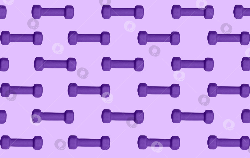 Скачать Узор из чередующихся в шахматном порядке фиолетовых гантелей на сиреневом фоне фотосток Ozero