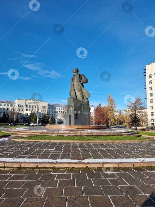 Скачать Скульптура Владимира Ильича Ленина на площади в Архангельске фотосток Ozero