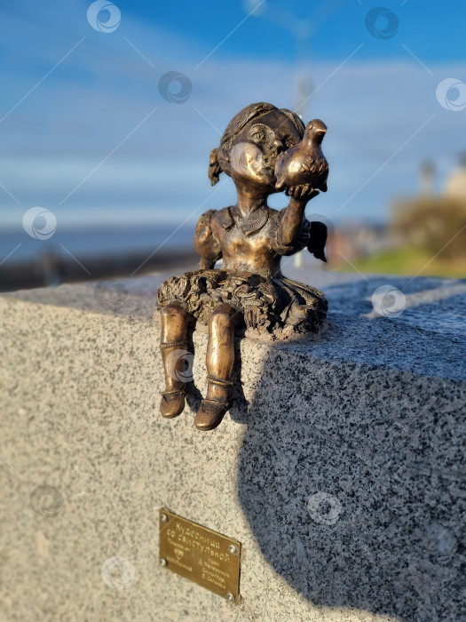 Скачать Скульптура кудесница со свистулькой в Архангельске фотосток Ozero