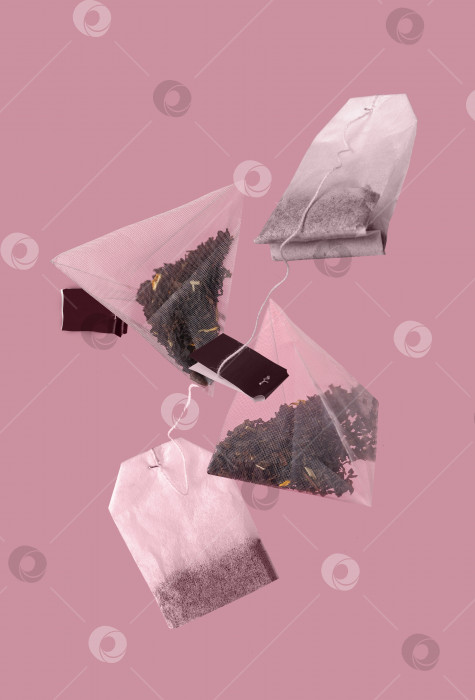 Скачать чайные пакетики летают на розовом фоне фотосток Ozero