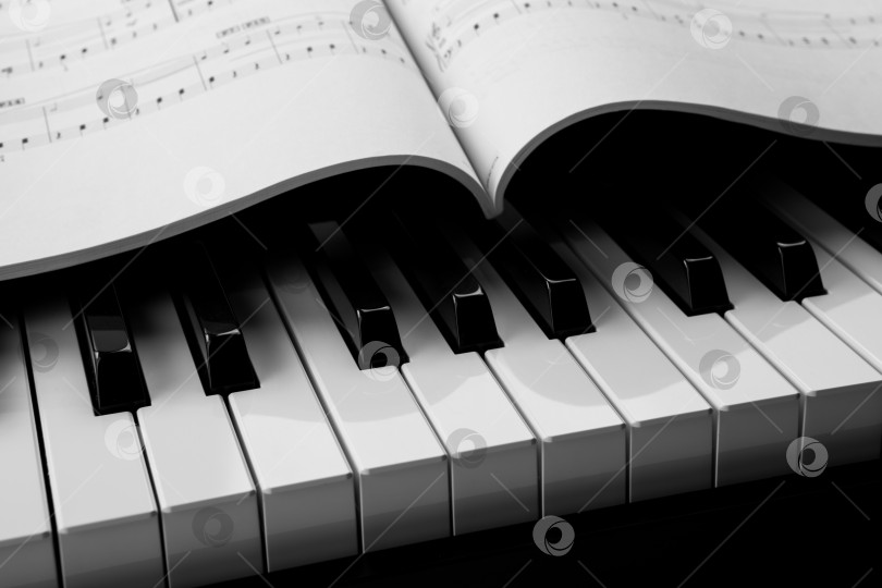 Скачать Клавиши пианино и нотная тетрадь фотосток Ozero