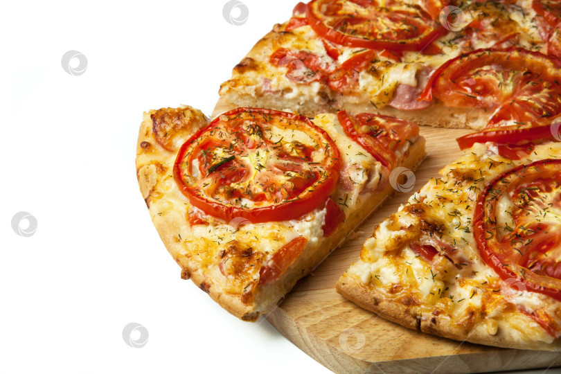 Скачать готовая пицца с помидорами крупным планом фотосток Ozero