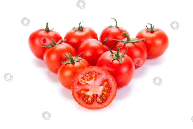 Скачать несколько красных помидоров на белом фоне фотосток Ozero