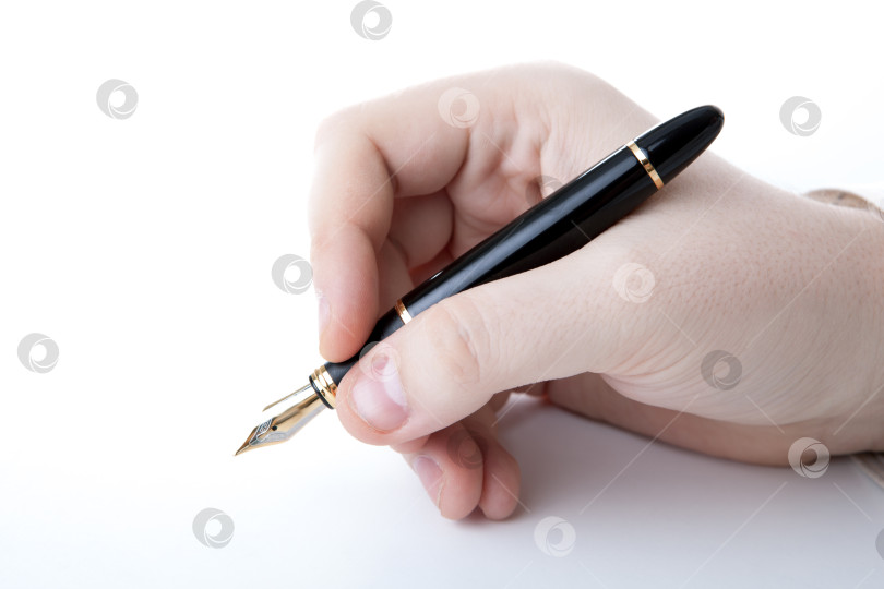 Скачать ручка в руке мужчины и подпись фотосток Ozero
