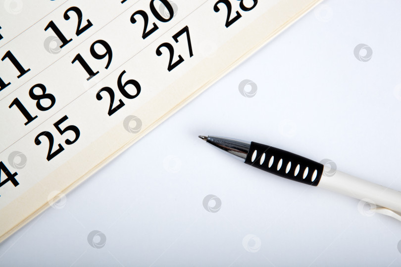 Скачать календарные дни с цифрами и ручкой фотосток Ozero