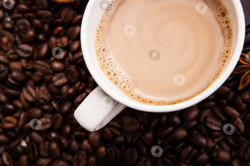 Скачать кофе в зернах кофе со сливками в чашке фотосток Ozero