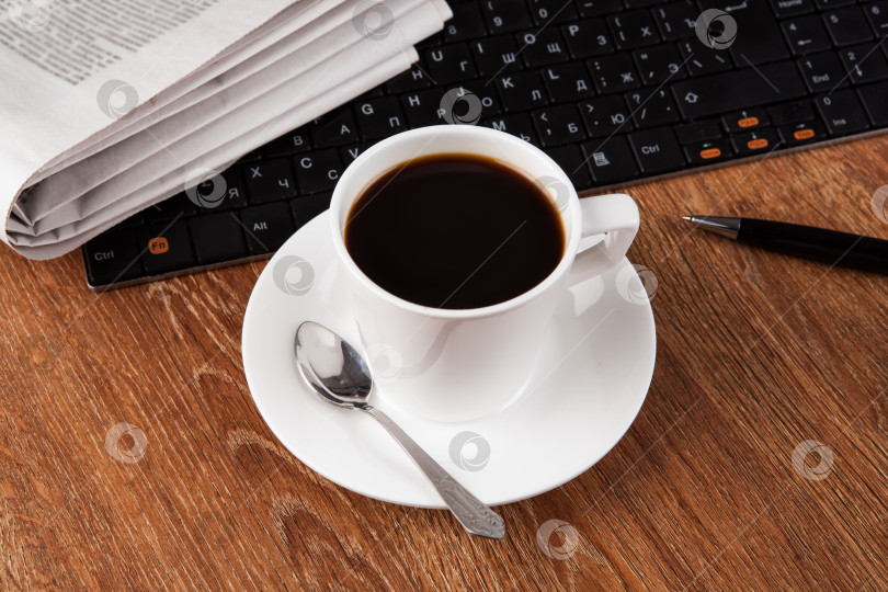 Скачать деловой натюрморт с чашкой черного кофе фотосток Ozero