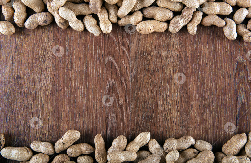 Скачать арахис на деревянном фоне фотосток Ozero