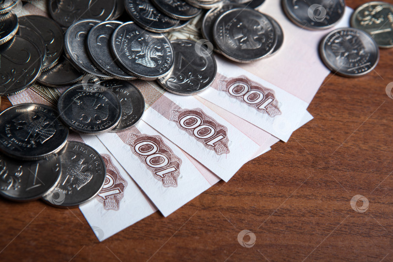 Скачать Российские сторублевые банкноты и монеты фотосток Ozero