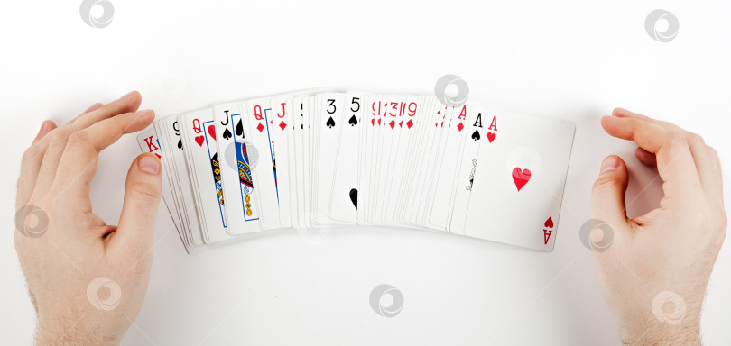 Скачать Большая колода карт в виде веера на столе и в руках игрока фотосток Ozero