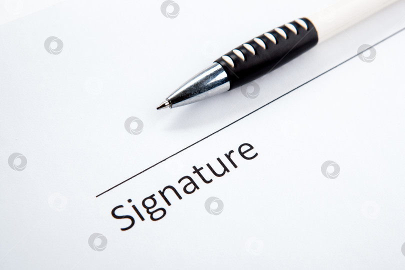 Скачать Один документ с местом для подписи и ручкой фотосток Ozero