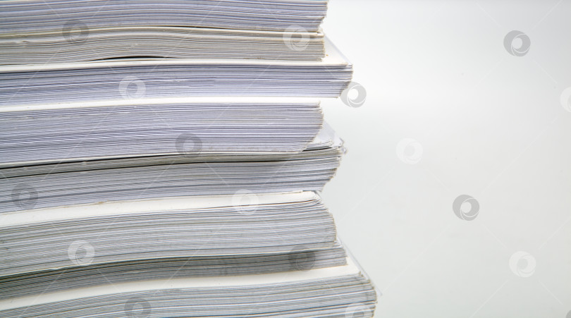 Скачать стопка белой бумажной документации бизнес-концепция фотосток Ozero