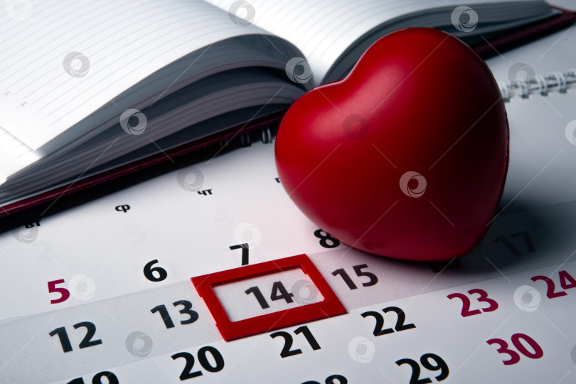 Скачать 14 февраля и один большой красный настенный календарь с датой фотосток Ozero