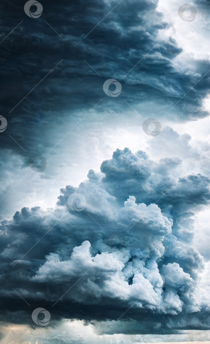 Скачать Фон высоких грозовых облаков фотосток Ozero