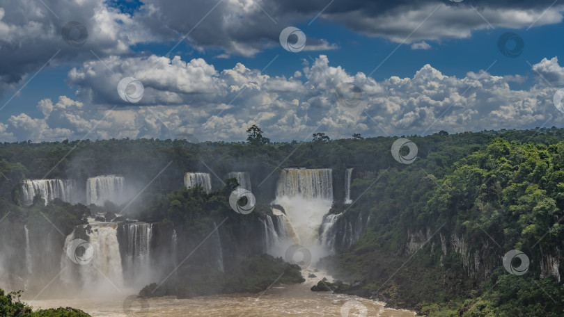 Скачать Прекрасные пейзажи водопада Игуасу. фотосток Ozero