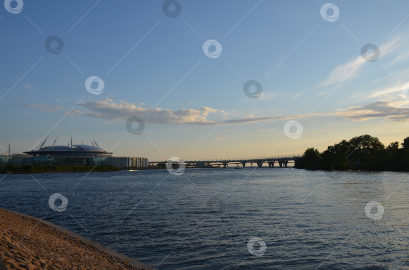 Скачать Санкт-Петербург, Россия - 06.02.2018: Вид на стадион Газпром Арена со стороны Елагина острова фотосток Ozero