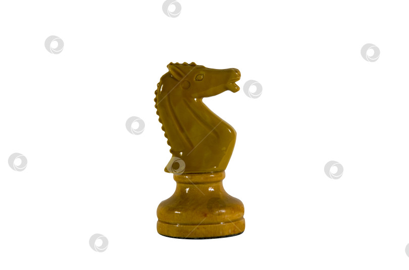 Скачать Шахматная деревянная фигура в виде коня. Изолированный объект на белом фоне. фотосток Ozero