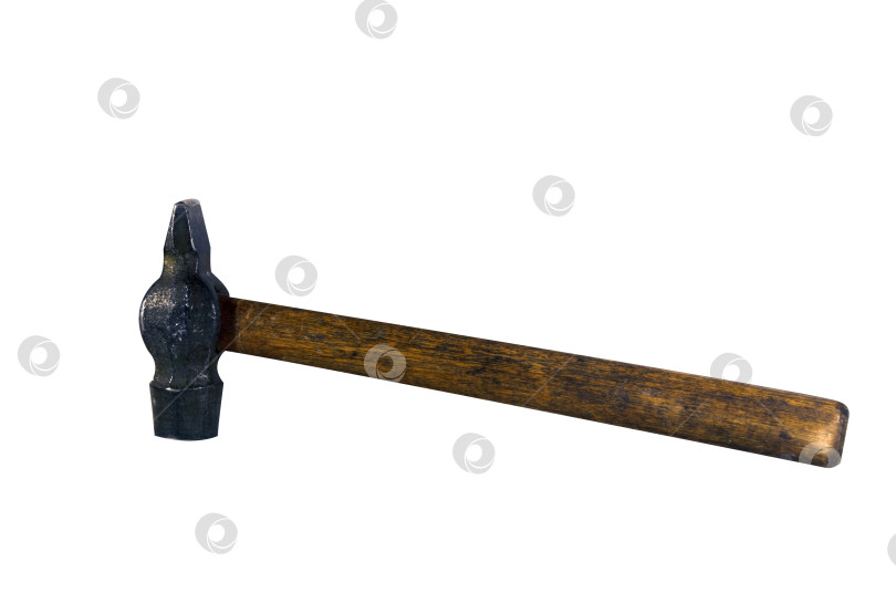 Скачать Старый молоток с деревянной ручкой, выделенный на белом фоне. фотосток Ozero