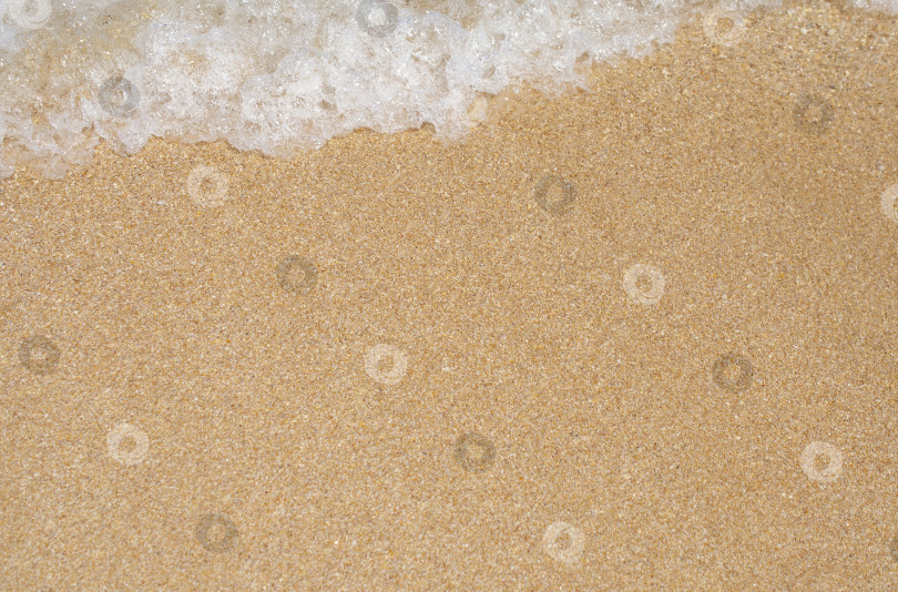 Скачать Песчаный берег моря с золотистым песком. Красивый летний фон. Дизайн шаблона, фотообоев, обложек, скринсейверов. фотосток Ozero