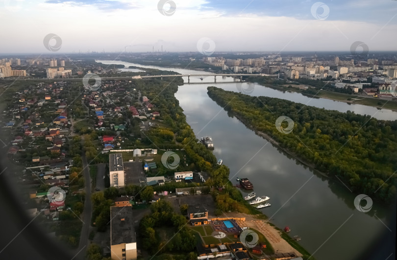 Скачать Вид с самолета при посадке на промышленный город фотосток Ozero