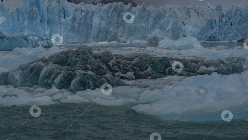 Скачать Голубой ледник Перито-Морено. фотосток Ozero
