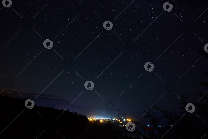 Скачать Ночное небо, звезды, галактика и млечный путь. фотосток Ozero