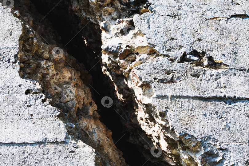 Скачать Фрагмент разрушенной каменной стены старой крепости фотосток Ozero