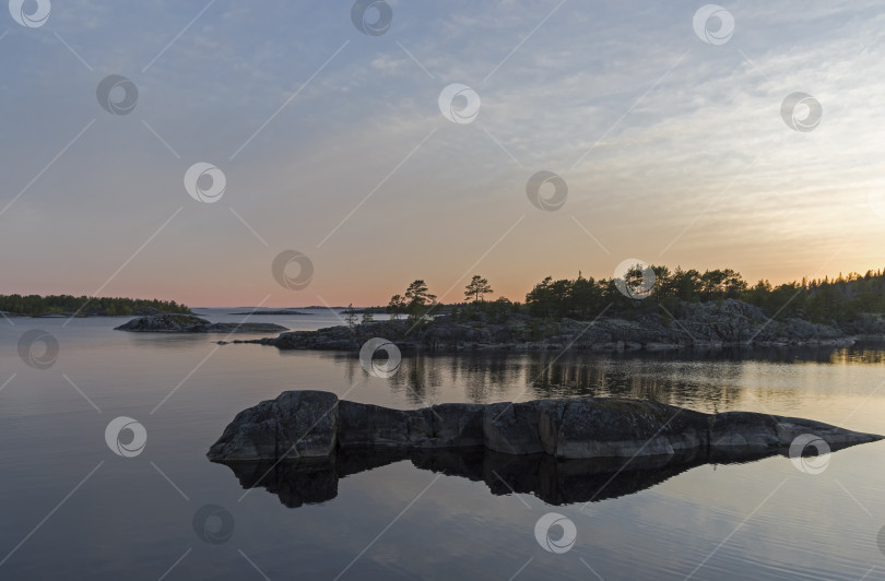 Скачать Небольшие острова в Ладожских шхерах, Карелия, Россия. фотосток Ozero