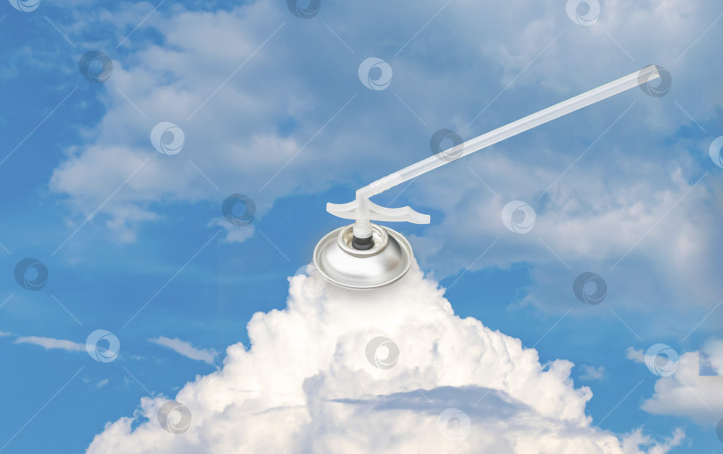 Скачать Облака на солнечном небе фотосток Ozero