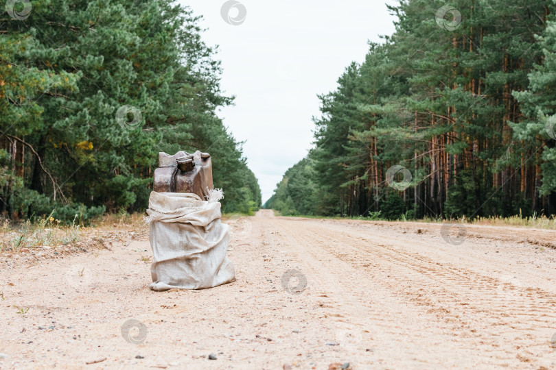 Скачать Металлическая канистра в пакете фотосток Ozero