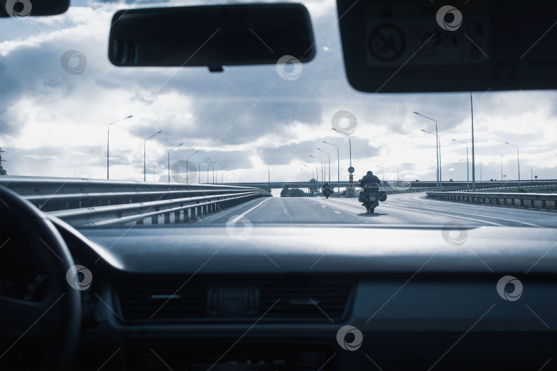 Скачать Вид на шоссе из машины фотосток Ozero