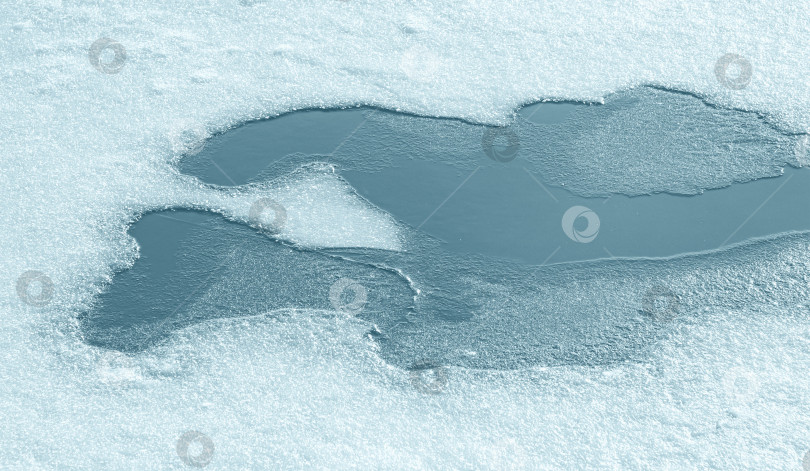 Скачать Замерзший лед на реке фотосток Ozero