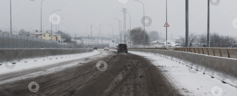 Скачать Размытое изображение проезжей части зимой фотосток Ozero