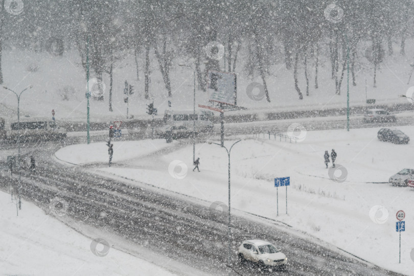 Скачать Размытое изображение большого снегопада фотосток Ozero