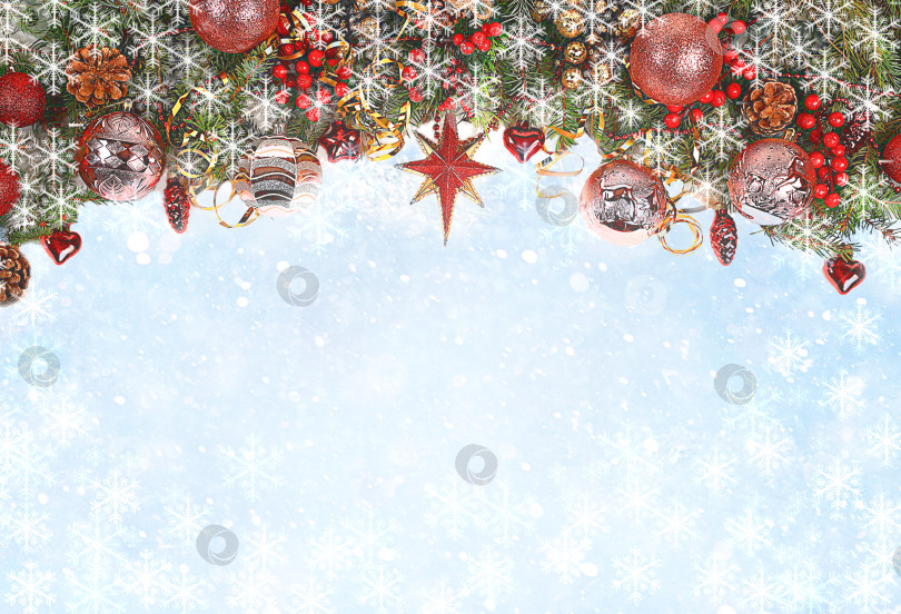 Скачать Фон для Рождества и Нового 2024 года с подсветкой и украшениями в виде боке, игрушки с еловыми ветками в хлопьях снега, баннер для праздничного экрана, шаблон для дизайна. Праздничная открытка, фотосток Ozero