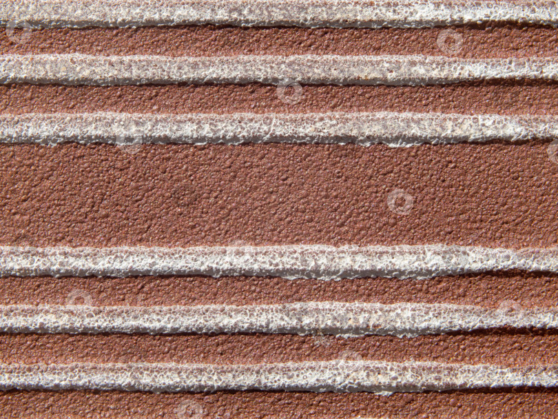 Скачать Фоновая текстура каменной поверхности коричневого цвета с белыми горизонтальными полосами фотосток Ozero