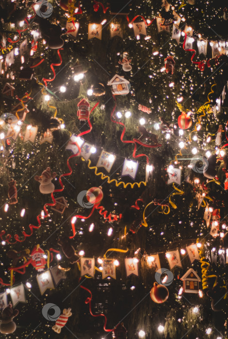 Скачать Рождественская елка в Санкт-Петербурге на Дворцовой площади.Новогоднее настроение 2021 фотосток Ozero