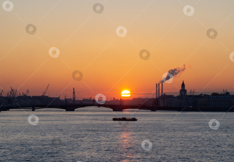 Скачать Панорама Санкт-Петербурга на закате.Осенний город. фотосток Ozero