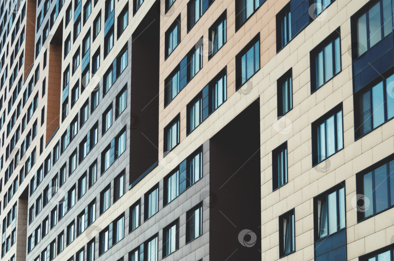 Скачать Фасад современного здания.Фон с рядами стеклянных окон. фотосток Ozero