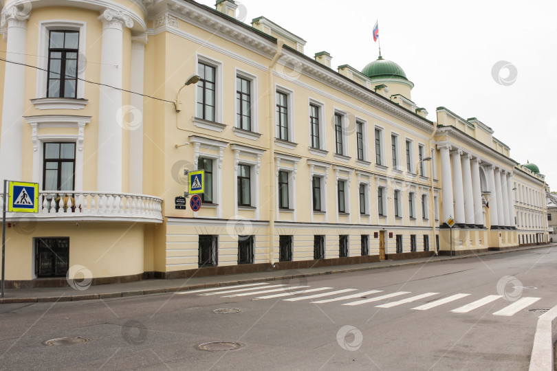 Скачать Здание Ленинградского областного суда. фотосток Ozero