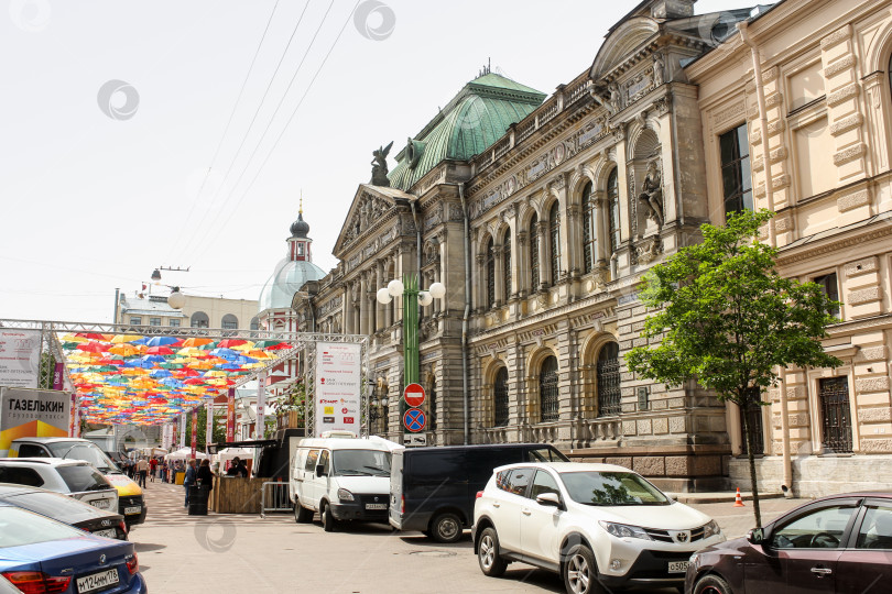 Скачать Фестиваль зонтиков в Соляном переулке. фотосток Ozero